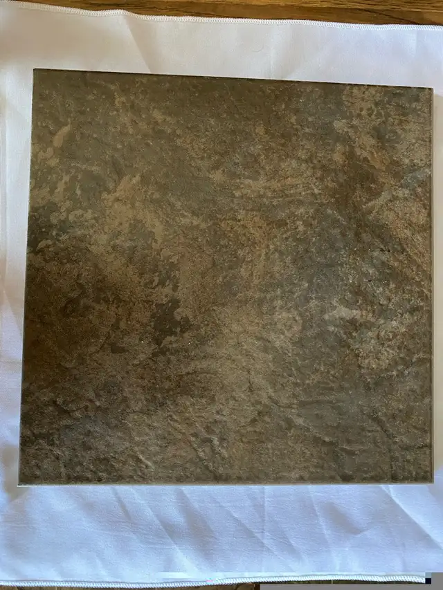 Ceramic tiles 12 inch by 12 inch 30 available.  Reduced to $95 in Home Décor & Accents in Saskatoon - Image 3