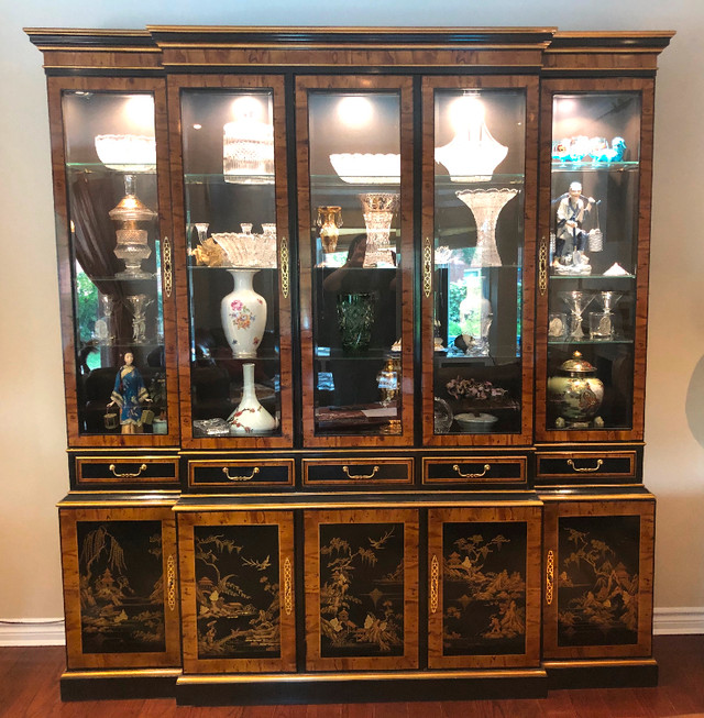 VINTAGE DREXEL ET CETERA ASIAN INSPIRED CHINA CABINET in Hutches & Display Cabinets in Oakville / Halton Region
