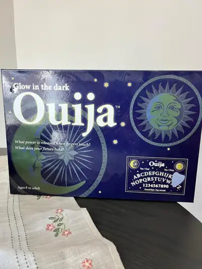 Ouija Glow in the dark board game. Excellent condition!