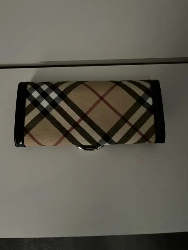 Woman Authentic Burberry Wallet (New) in Women's - Bags & Wallets in Ottawa - Image 3