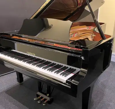 9' GRAND PIANO YAMAHA, View more