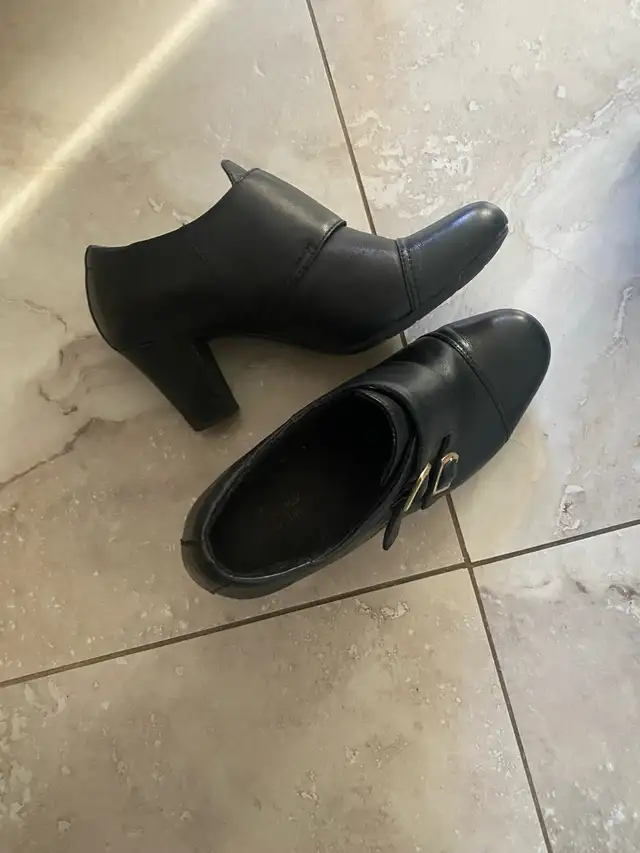 Women’s ankle boots in Women's - Shoes in Laval / North Shore - Image 3