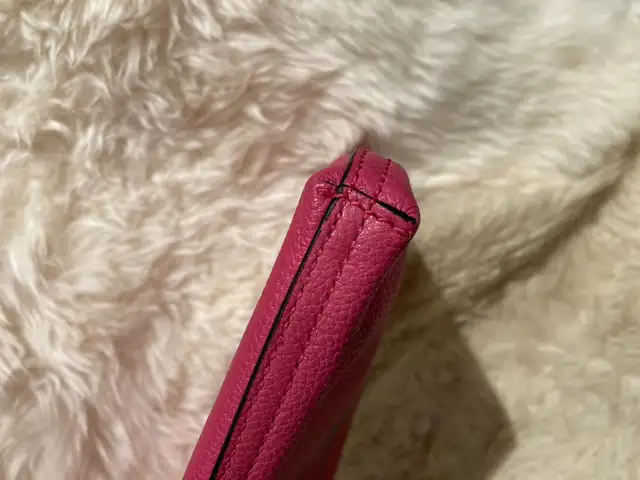authentic Gucci makeup bag pouch in Women's - Bags & Wallets in Oakville / Halton Region - Image 8
