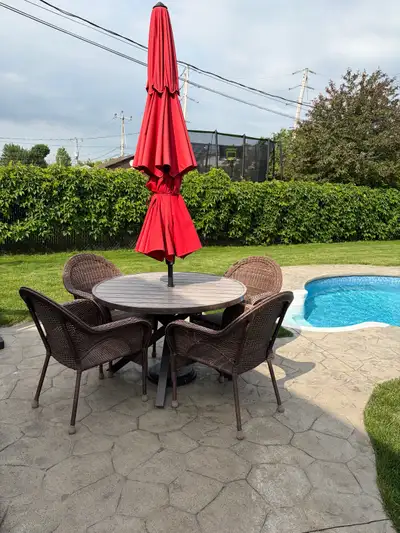tables et chaises extérieurs et parasol, View more