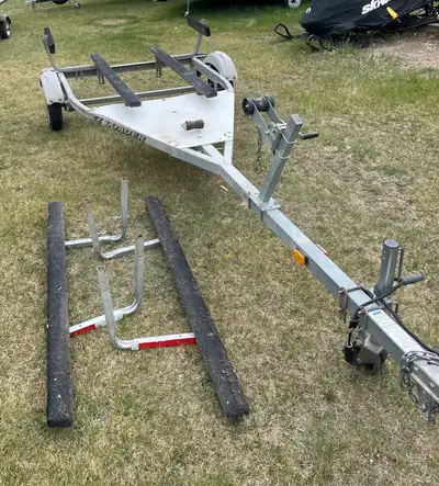 Easy loader trailer in great shape. Had a 14ft boat on it, but should fit atleast a 16ft. Measuremen...