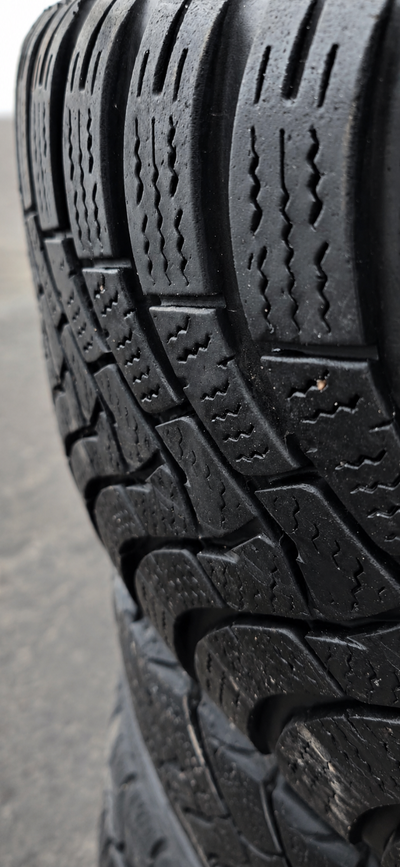 Great shape winter tires DOT - 3522 225 45 r18 Used for one season