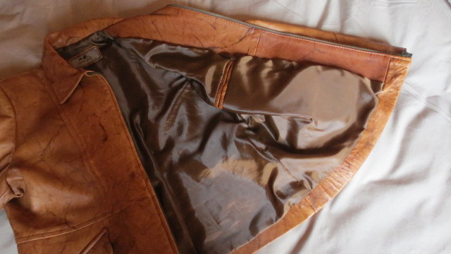 veste en cuir véritable dans Femmes - Hauts et vêtements d'extérieur  à Lanaudière - Image 2
