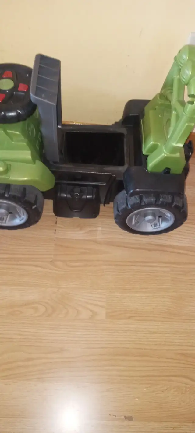 2 dump trucks; Mega Block63009267038851123