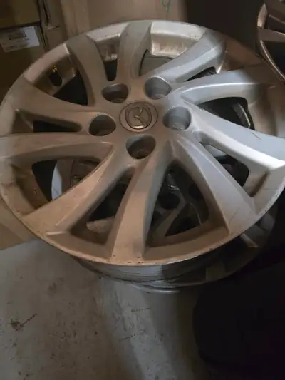 ensemble de 4 mags mazda. 100$ pour les 4. le prix ne comprend pas les taxes.