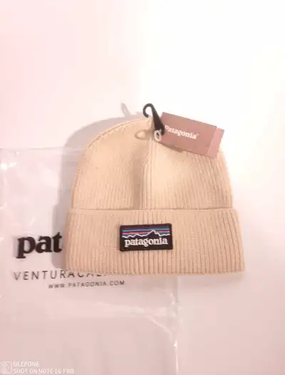 NEW WITH TAGS PATAGONIA BEANIE RIBBED KNIT WITH FOLD, EMBROIDERED LOGO Off white colorway ALL BEANIE...