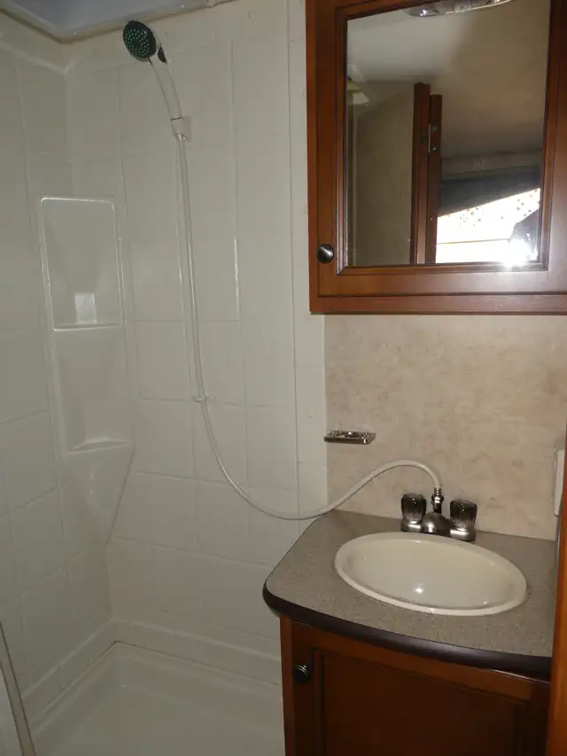 RV's, Campers & Trailers in Travel Trailers & Campers in Cranbrook - Image 7