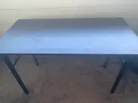 Folding table 