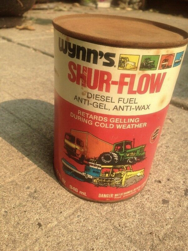 COLLECTIBLE Vintage Wynn's Shur-flow FULL can  in Arts & Collectibles in Regina