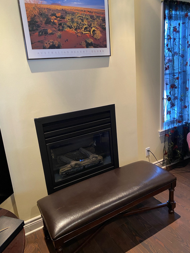 Grand tabouret en bois et cuir dans Chaises, Fauteuils inclinables  à Longueuil/Rive Sud