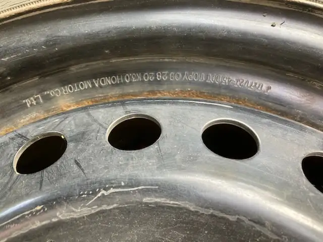 Two set of used winter tires: 215 55R17, 235/65R17 + P185/60R15 in Tires & Rims in Ottawa - Image 4