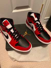 Nike Jordan AJ1 mid Chicago DS