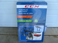 Porte-vélos de coffre CCM pour 3 vélos.