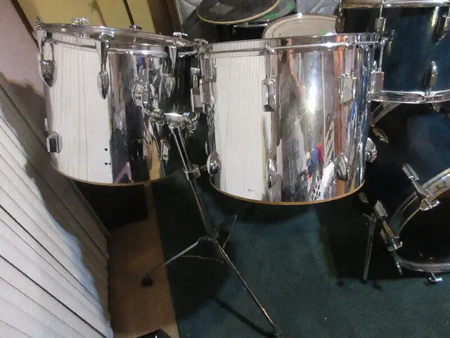 Concert TOM tambour 15" et 16" Ludwig stand in Drums & Percussion in Laval / North Shore - Image 6
