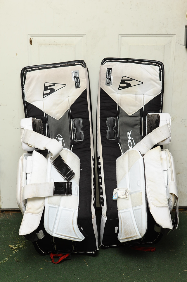 U11-U14 Goalie Equipment in Hockey in City of Toronto - Image 6
