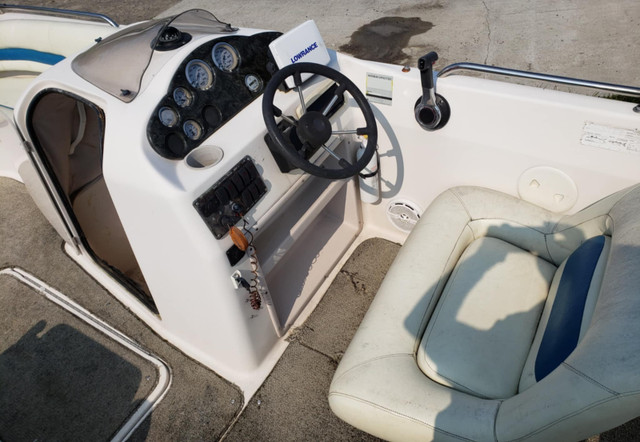 1999 Godfrey Hurricane Fun Deck 23.5 in Powerboats & Motorboats in Sudbury - Image 4