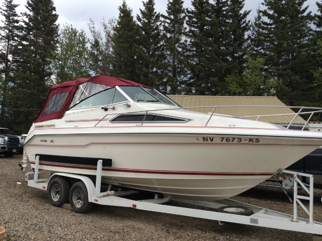 1989 Sea Ray 23 foot Cuddy Cabin in Powerboats & Motorboats in Fort St. John - Image 2