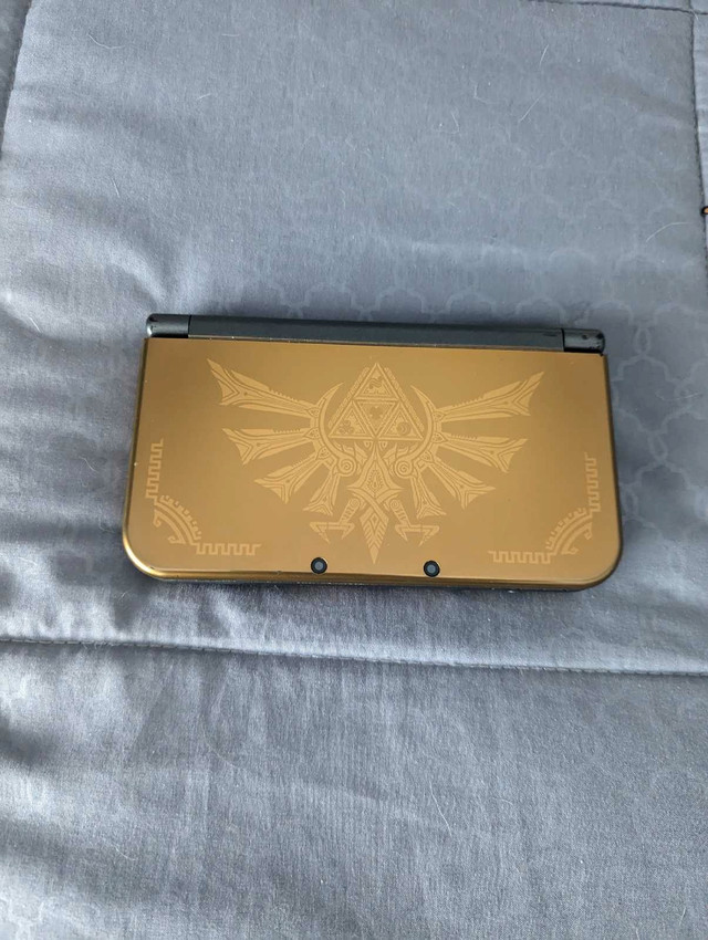 New Nintendo 3DS XL Hyrule edition (Dual IPS screens) 60+ games in Nintendo DS in Leamington