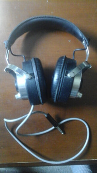 AKAI  ASE-30  headphones