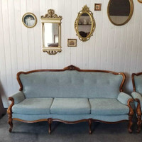Victorian Living Room Set - Like NEW - Delivery Available 