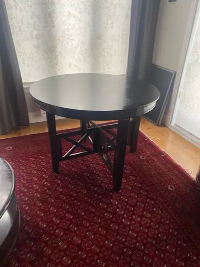 Table ronde en bois brun foncé, View more