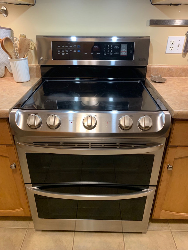LG Double Oven Electric Range in Excellent Condition. | Stoves, Ovens &  Ranges | Guelph | Kijiji