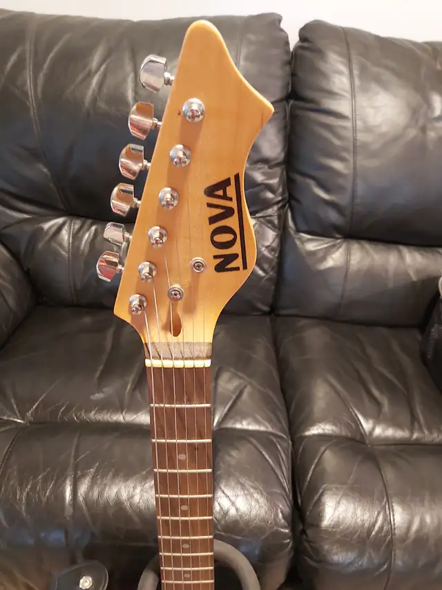 Nova 6-String Electric Guitar w/ Black New Carring Bag + Stand in Guitars in Peterborough - Image 3