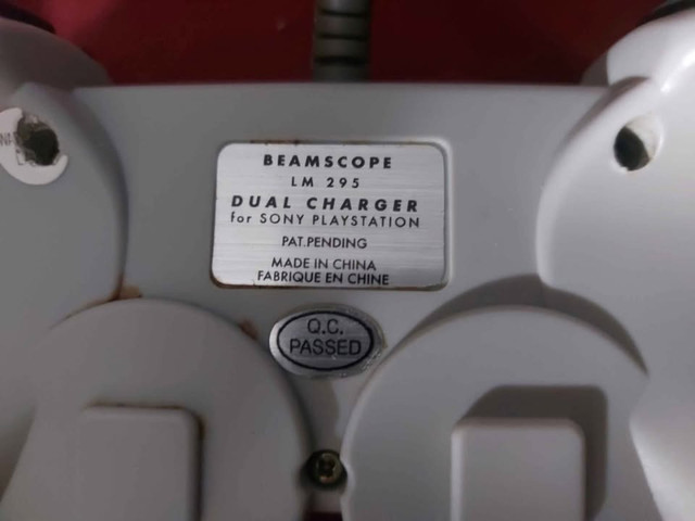 Beamscope Dual Charger Controller for Sony Playstation 1 and 2 P dans Consoles classiques  à Longueuil/Rive Sud - Image 4