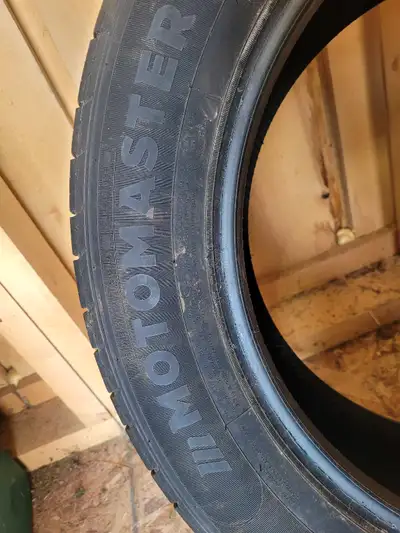 I'm selling a set of four Motomaster Hydra Edge Tour tires, size 225/60R18, perfect for all-season d...