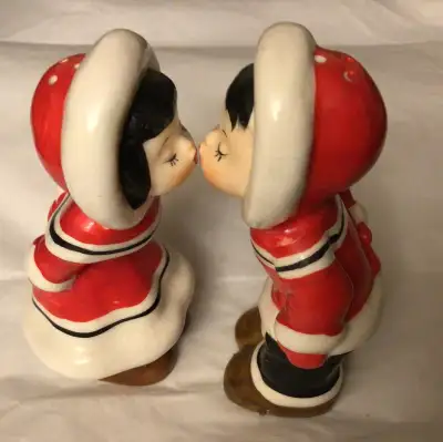 Set of rare collectible NAPCO kissing Eskimo salt and pepper. Japan 1956 Contact me with any questio...