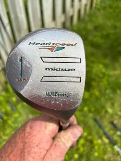 Tee off with confidence using this Wilson Headspeed Midsize driver! This used club, with a 10.5-degr...