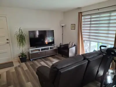 Beau 4 et demi style condo à louer à Vaudreuil. Rez-de-chaussé; Disponible 1er novembre. (possibilit...