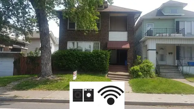 Nice Spacious 3 Bedroom 1 Bath Upper Unit   Laundry Balcony/Yard