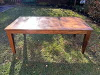 table bois 40x80 pouces. Très solide et originale. 275 $   50 $