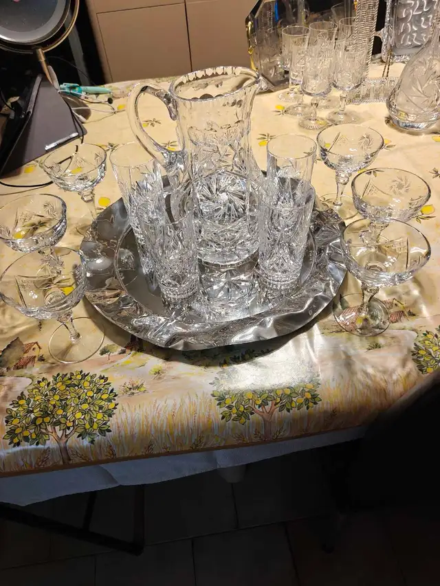 Crystal Glasses and Trey in Arts & Collectibles in City of Montréal - Image 3