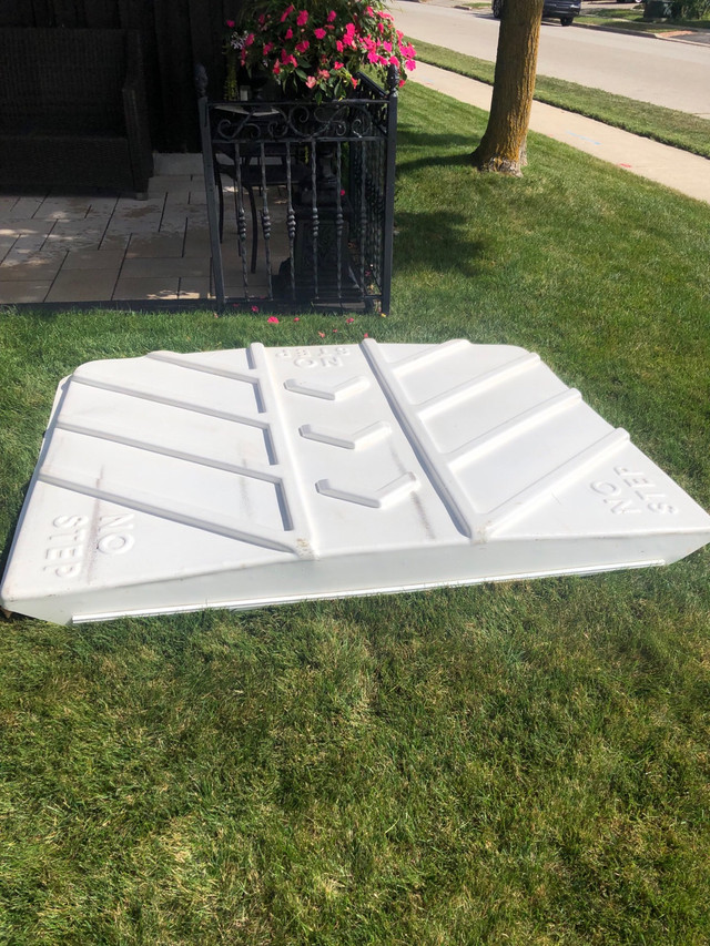 Pool closing steps cover  in Hot Tubs & Pools in Oakville / Halton Region - Image 3