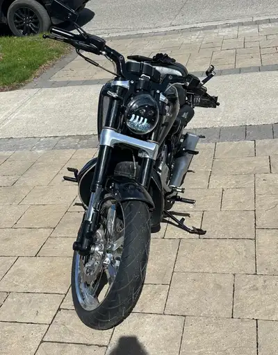 2013 VRSCF v-rod muscle Fully carbon fibre Adjustable suspension Brand new front tire Vance & Hines...