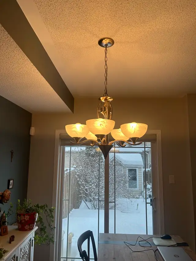 Chandelier64728172011011123