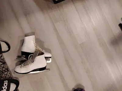 LADIES LANGE ALL WHITE ICE SKATES, View more