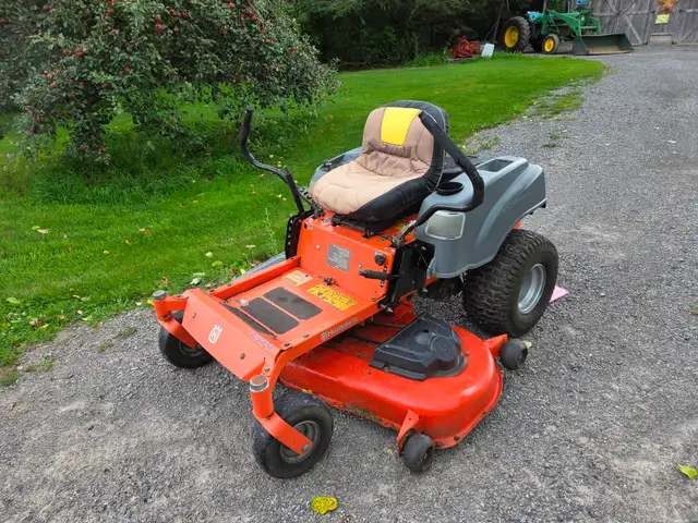 Husqvarna RZ5424 zero turn mower in Lawnmowers & Leaf Blowers in Brockville - Image 4