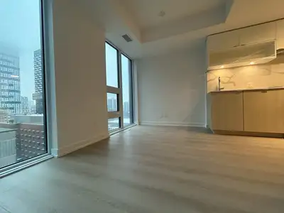 Close to eatern centre Utility included. Parking not included.