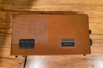SUPER RARE VINTAGE TOSHIBA RC-7180F WOODGRAIN AM/ FM CLOCK RADIO, View more