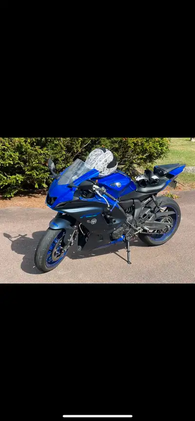 2022 Yamaha R7 for sale with a few mods Akrapovic racing exhaust Rizoma stealth sport mirrors Rizoma...