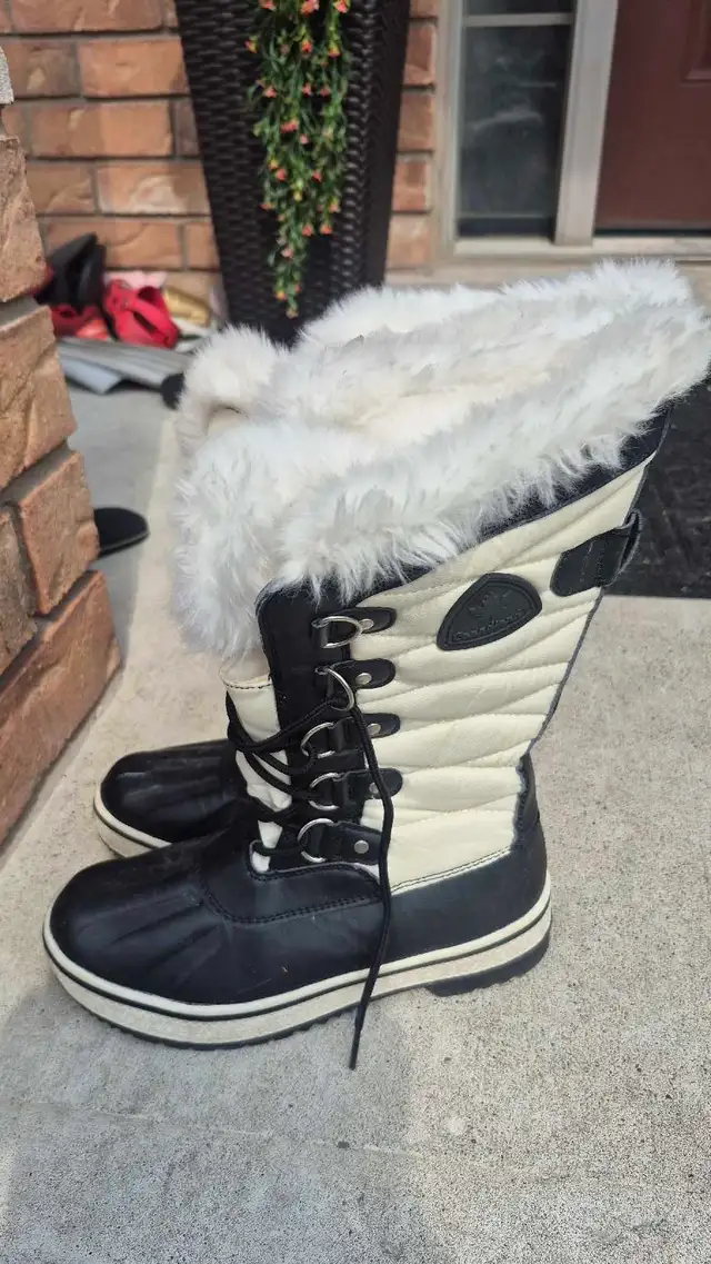 Woods Winter Boots size 7 women's  in Women's - Shoes in Markham / York Region - Image 3