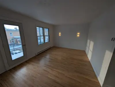 Beau 5 1/2,rénové, Quartier St-Sacrement,  1695$