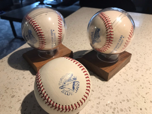 BLUE JAYS signed balls in Arts & Collectibles in Kingston - Image 2